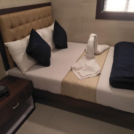 Hotel Avenue Residency Мумбай Екстериор снимка