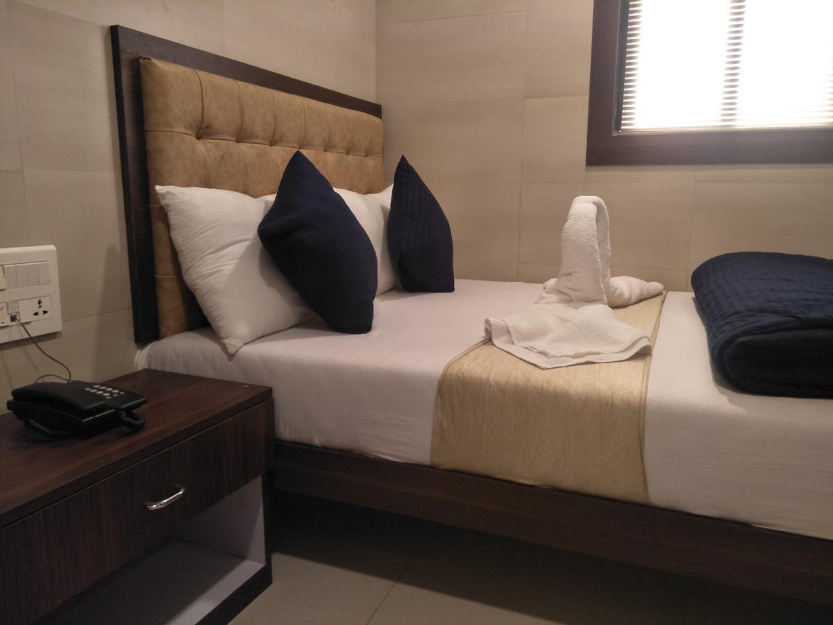 Hotel Avenue Residency Мумбай Екстериор снимка