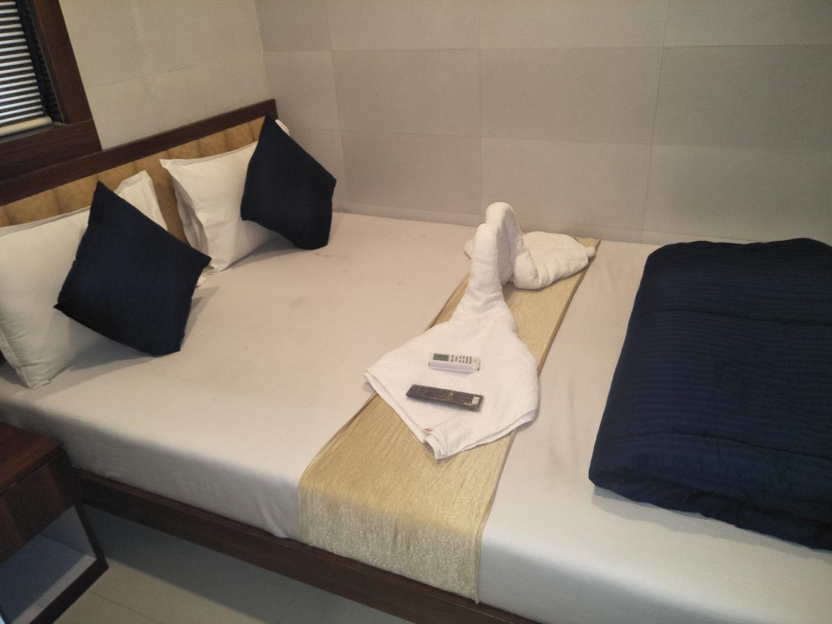 Hotel Avenue Residency Мумбай Екстериор снимка